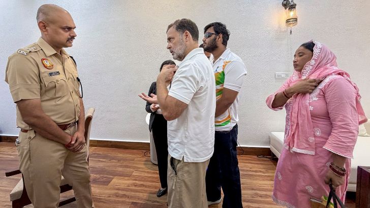 https://salarnews.in/public/uploads/images/newsimages/maannewsimage21082026_171002_Rahul Gandhi.jpg